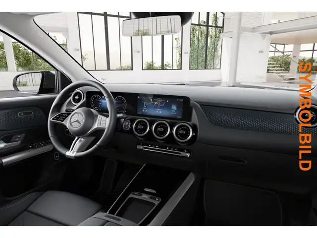 Mercedes-Benz Gla view 12