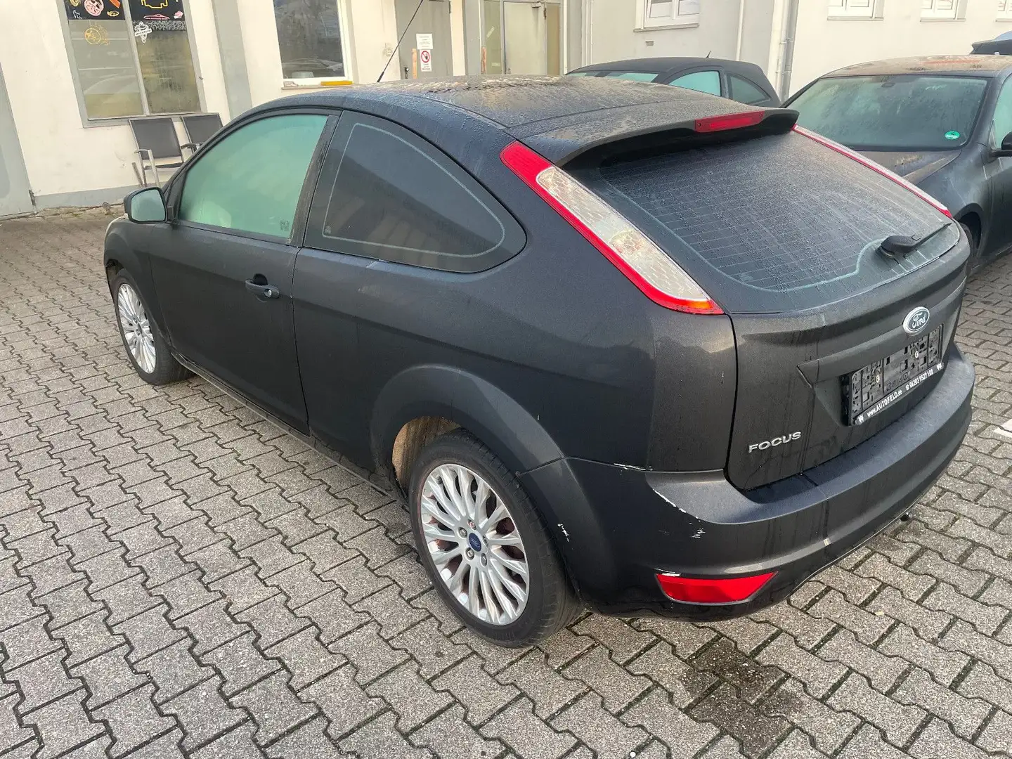 Ford Focus Lim. Style Schwarz - 2