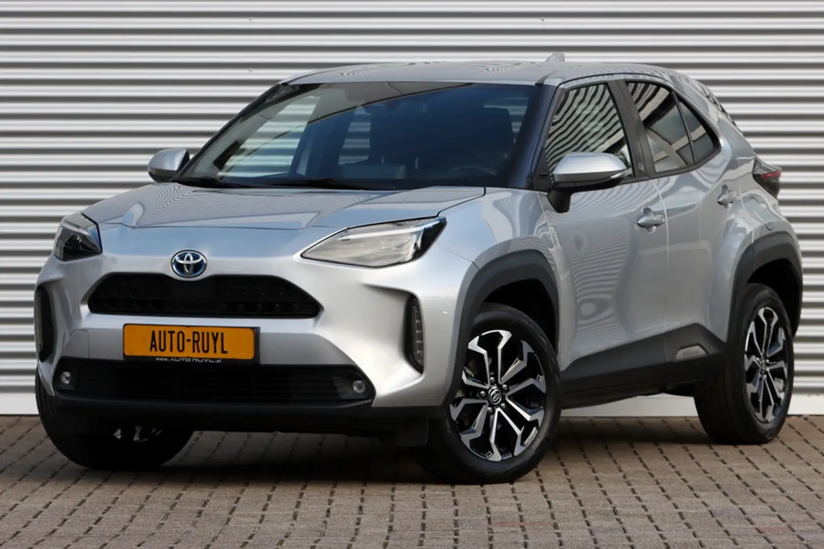 Toyota Yaris Cross 1.5 Hybrid Dynamic Winter-pakket / Carplay Zilver - 1