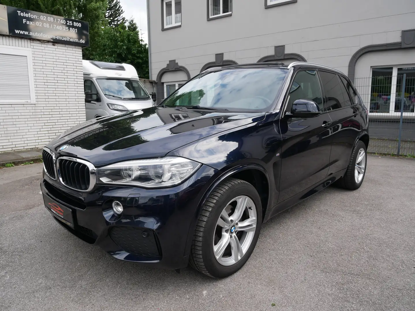 BMW X5 xDrive 30 d M Sport Pano KeyGo STHZ LED Soft360Kam Schwarz - 1