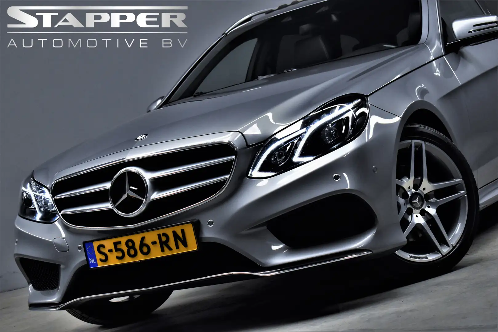 Mercedes-Benz E 250 Estate 211pk Automaat AMG-Line Schuifdak/Trekhaak/ Grau - 2