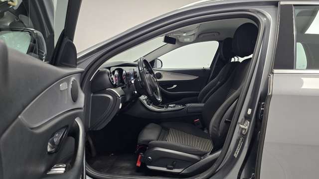 Mercedes-Benz E 200 — photo 9