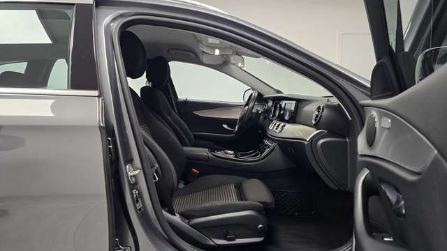 Mercedes-Benz E 200 — photo 10