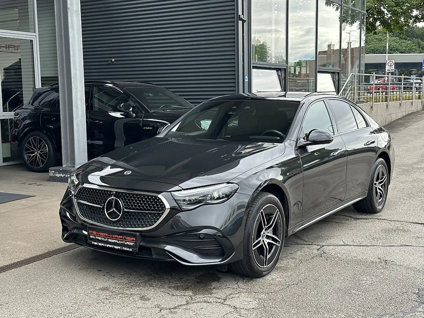 Mercedes-Benz E 400 e EQ Hybrid 4Matic 25,4kWh Aut. AMG-LINE, Panor... Gris - 1