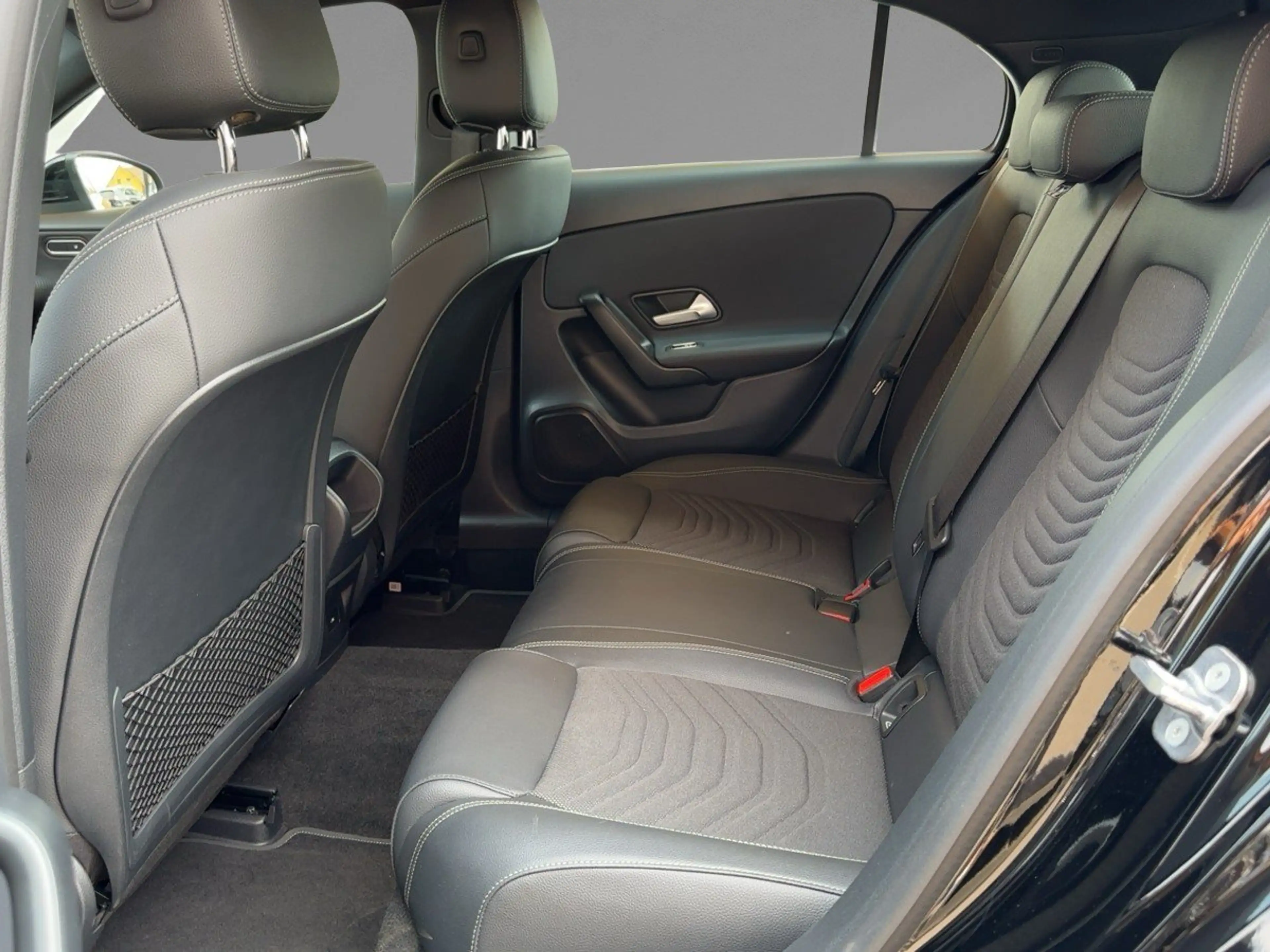 Mercedes-Benz A 180 d PTS Shz LED RüKam Spurhalteassistent — photo 9