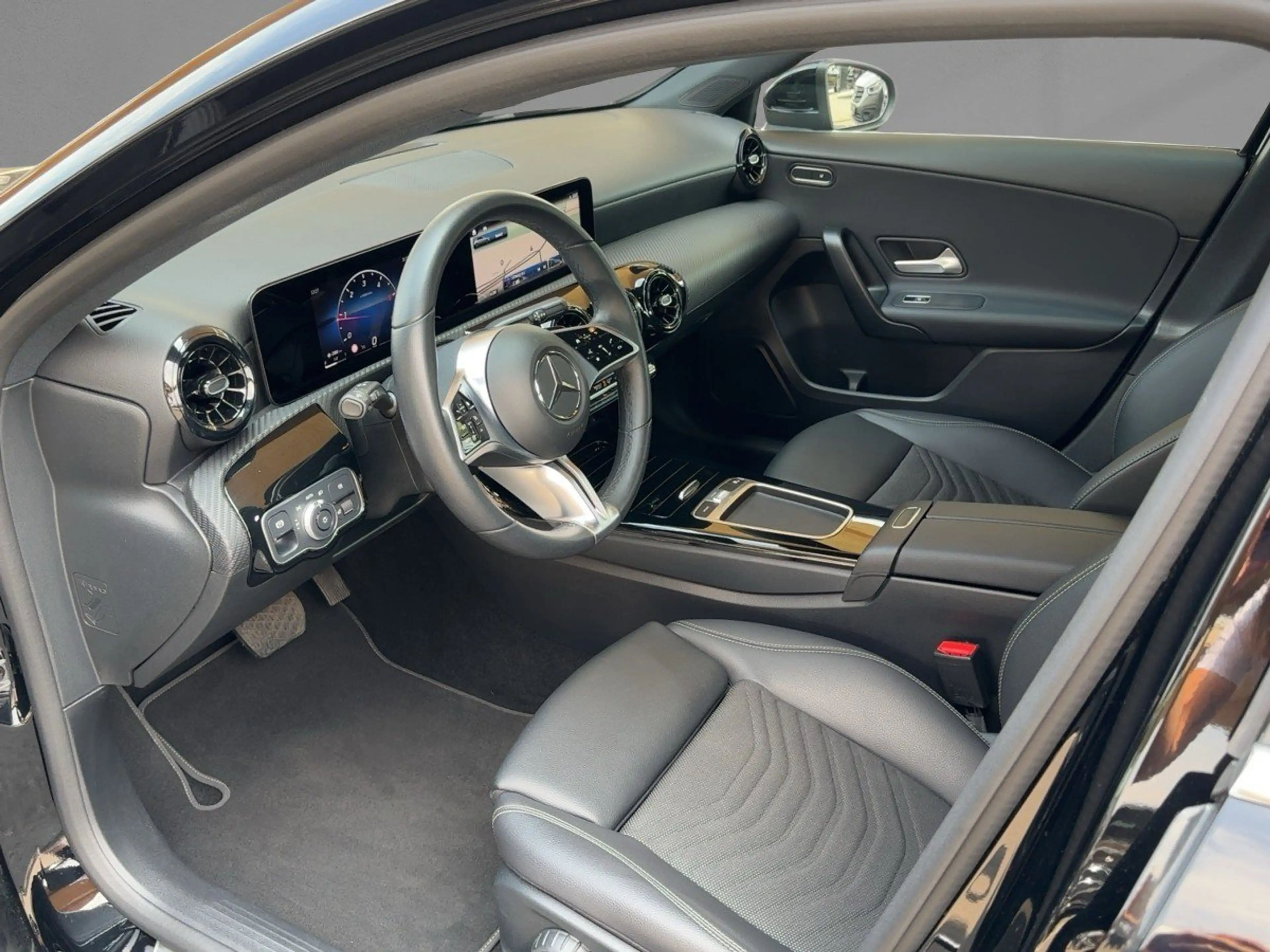 Mercedes-Benz A 180 d PTS Shz LED RüKam Spurhalteassistent — photo 8