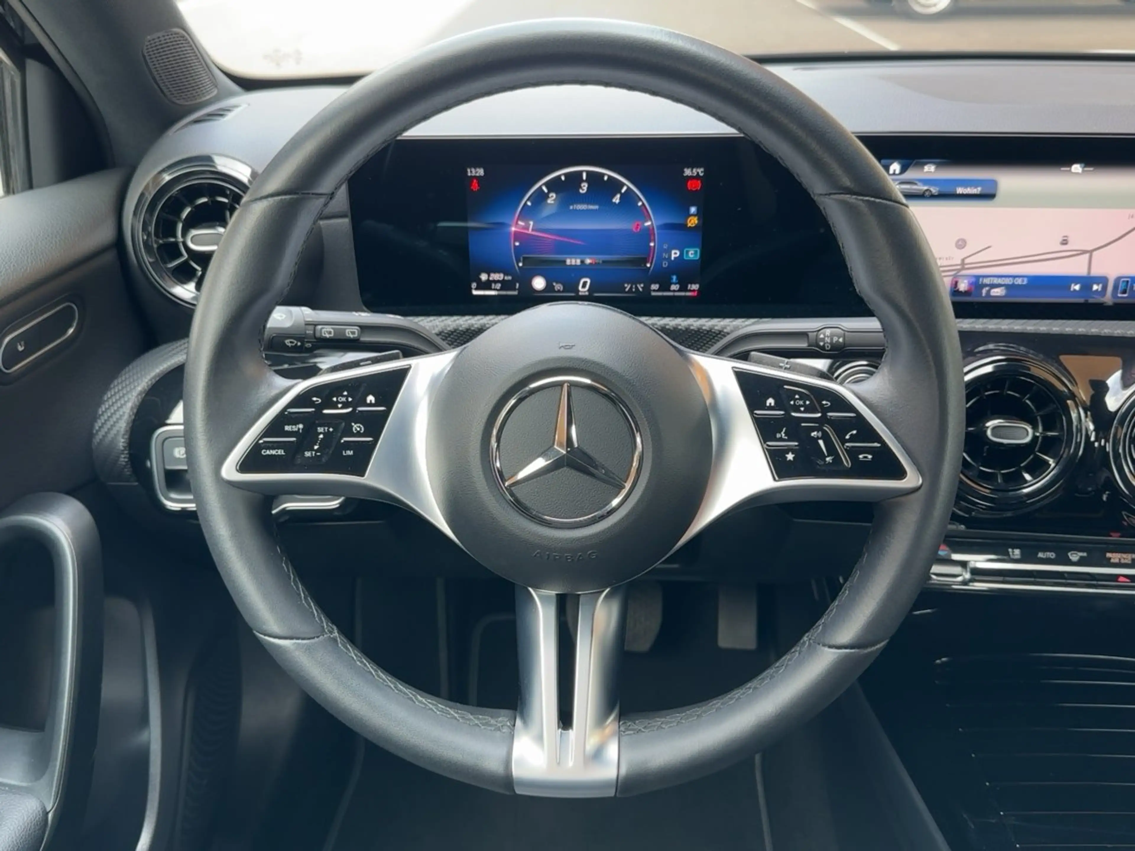 Mercedes-Benz A 180 d PTS Shz LED RüKam Spurhalteassistent — photo 11