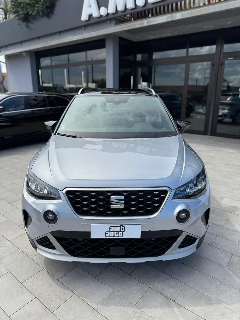 SEAT Arona Arona 2022 1.0 ecotsi Xperience 110cv dsg Gris - 2