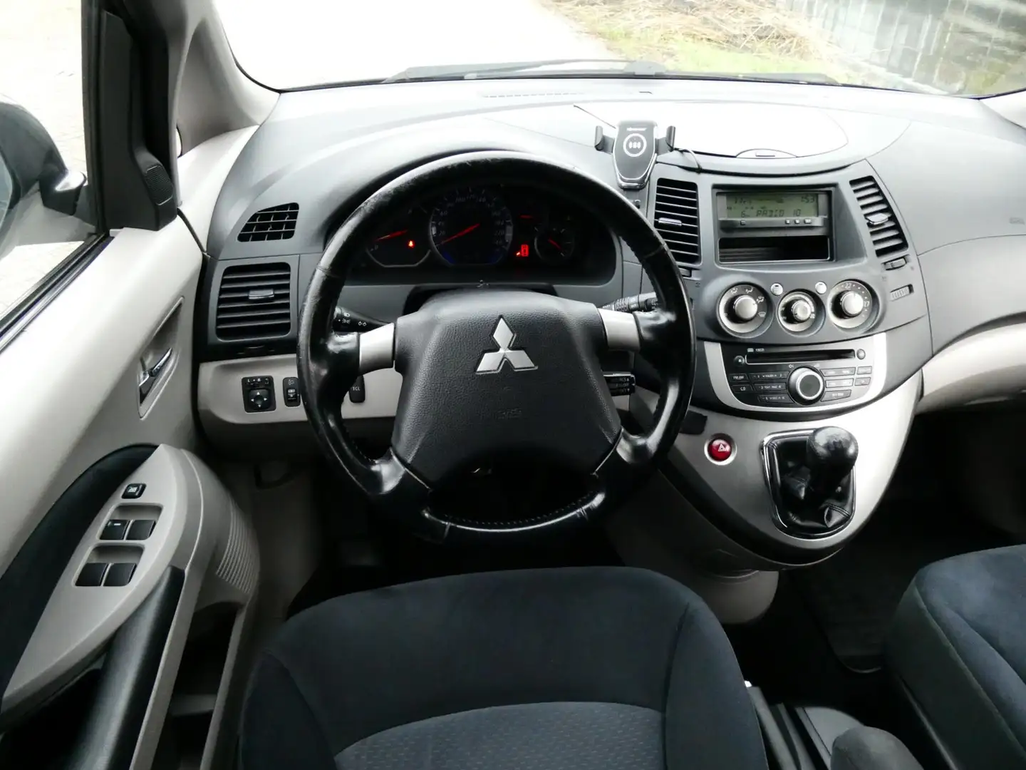 Mitsubishi Grandis 2.4-16V 165pk 7-Persoons 1e eig. Clima Trekhaak 16 Noir - 2