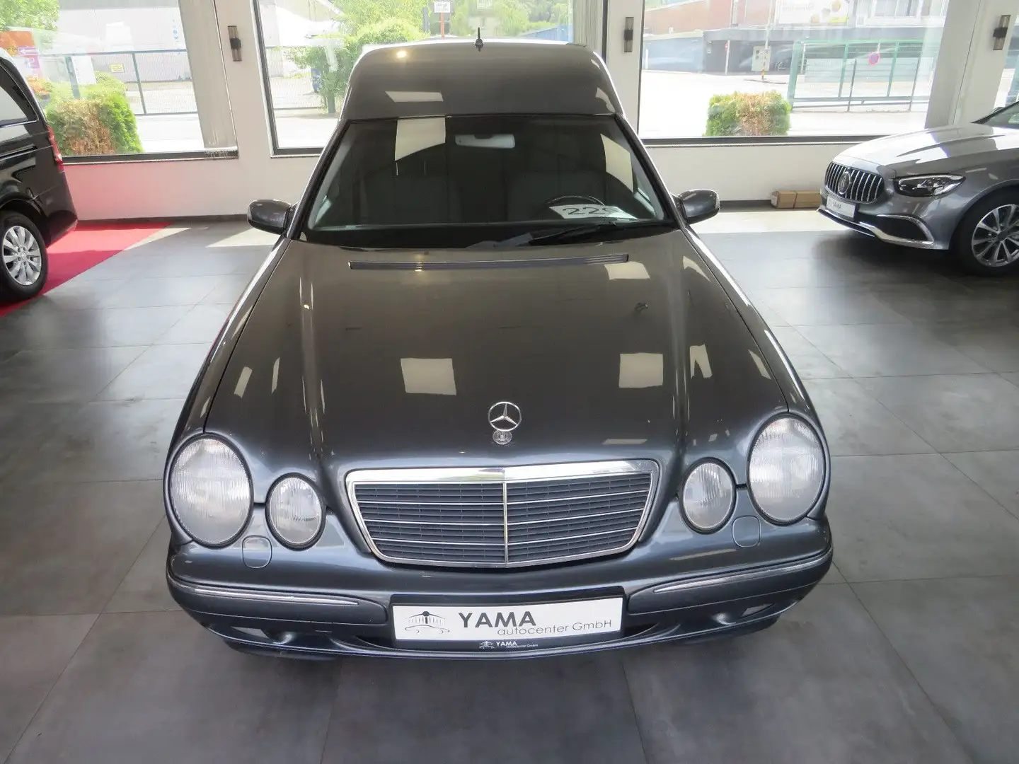 Mercedes-Benz E 240 Debesta Bestattungswagen / Leichenwagen Gri - 2