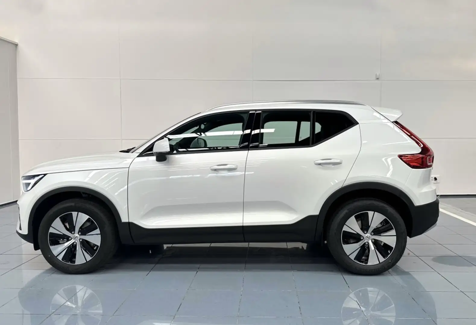 Volvo XC40 B3 Core Aut. Blanco - 2