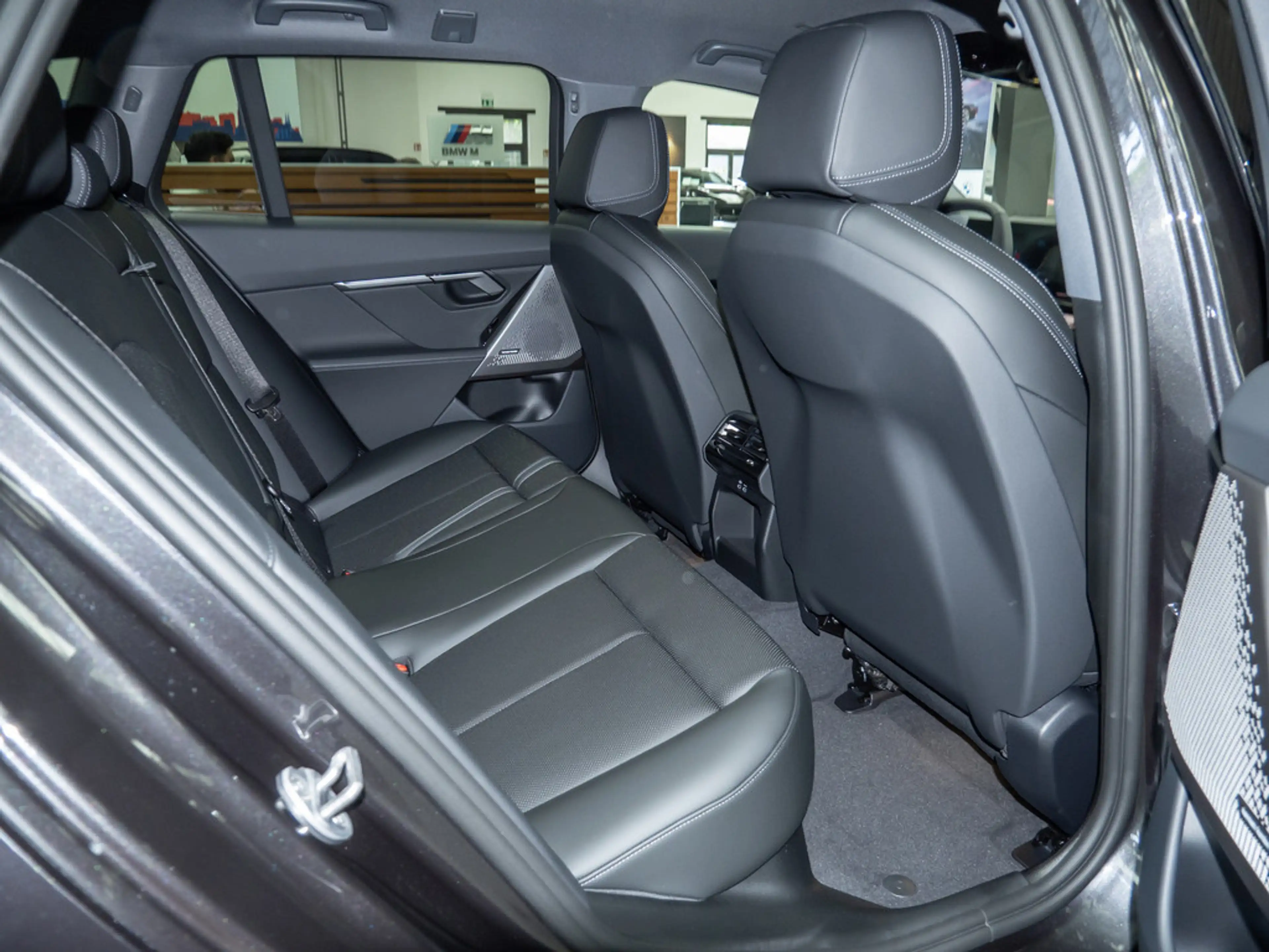 BMW i5 Touring 40e KAMERA H/K NAVI AHK HUD 360° — photo 8