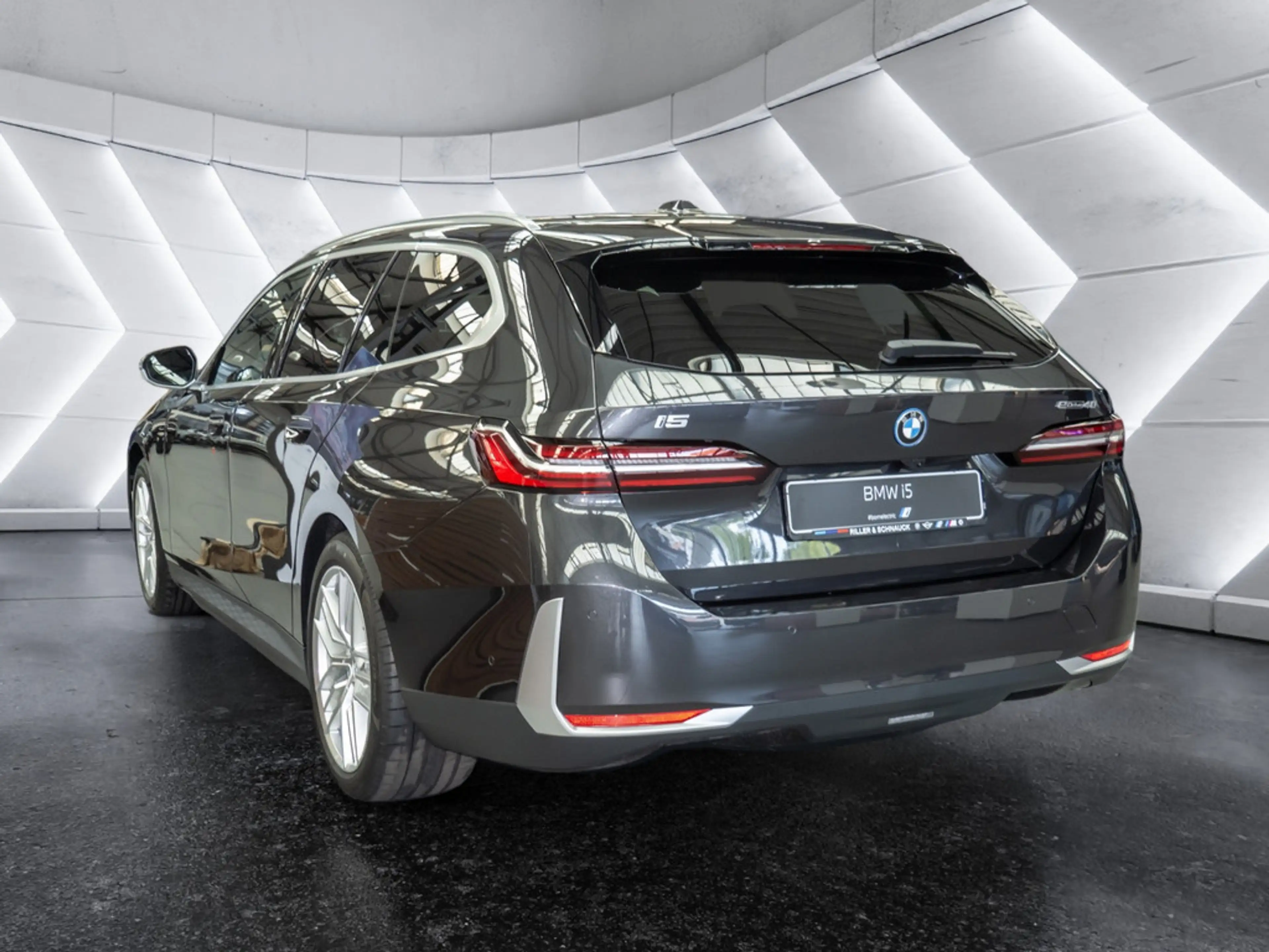 BMW i5 Touring 40e KAMERA H/K NAVI AHK HUD 360° — photo 4