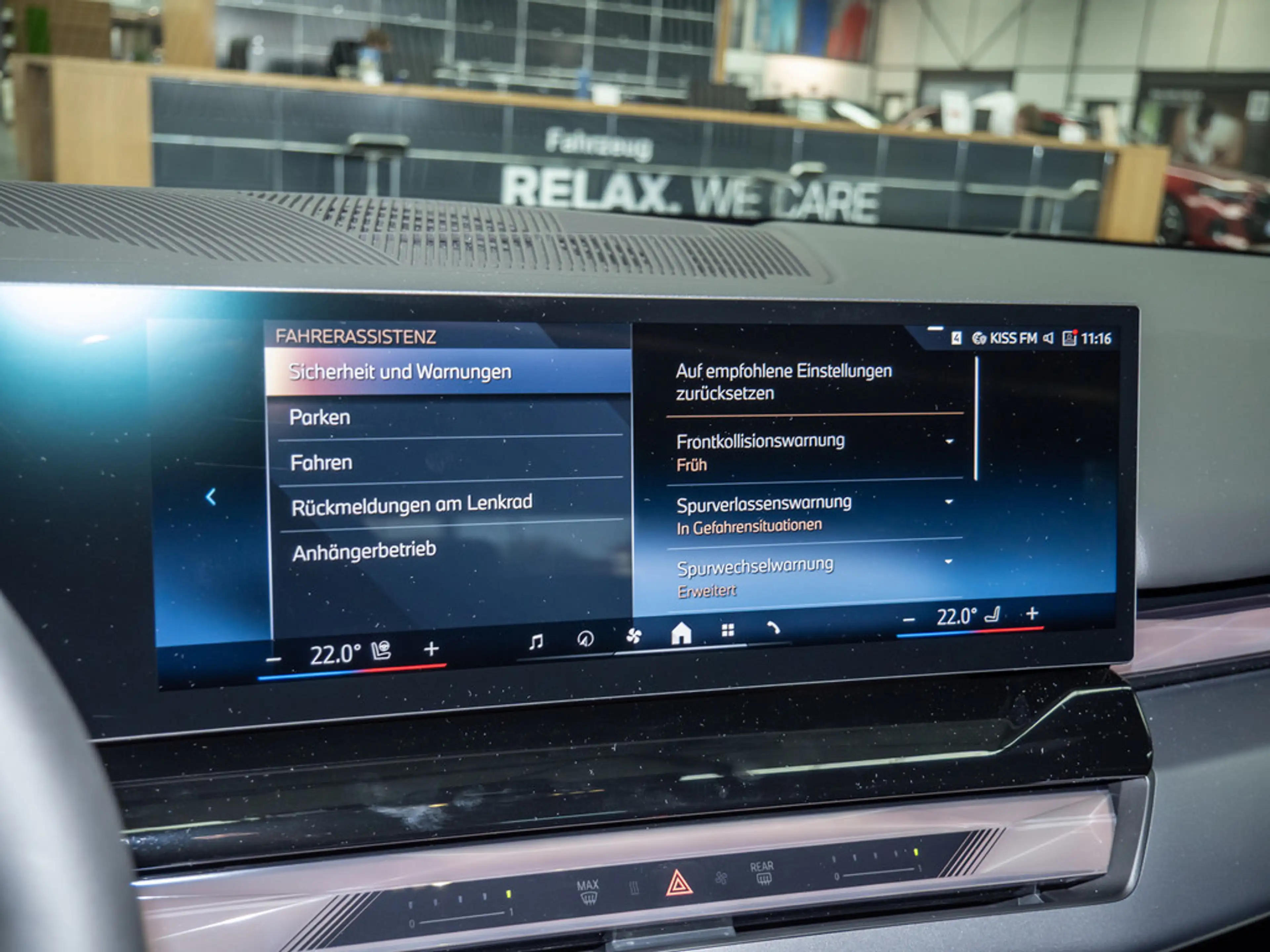 BMW i5 Touring 40e KAMERA H/K NAVI AHK HUD 360° — photo 11