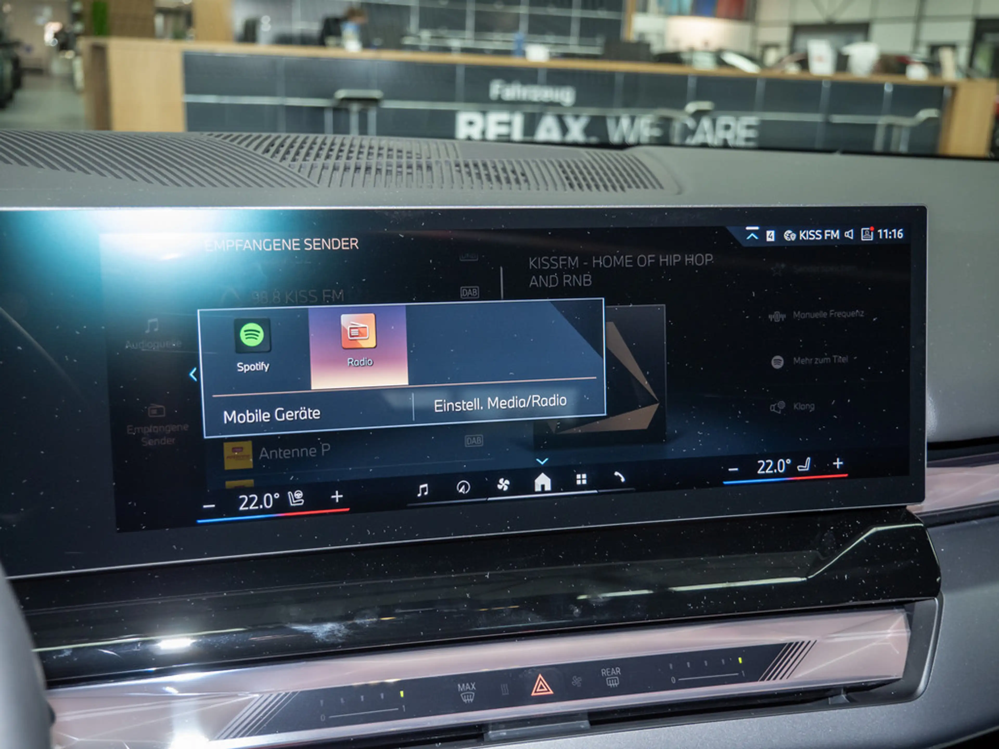 BMW i5 Touring 40e KAMERA H/K NAVI AHK HUD 360° — photo 12