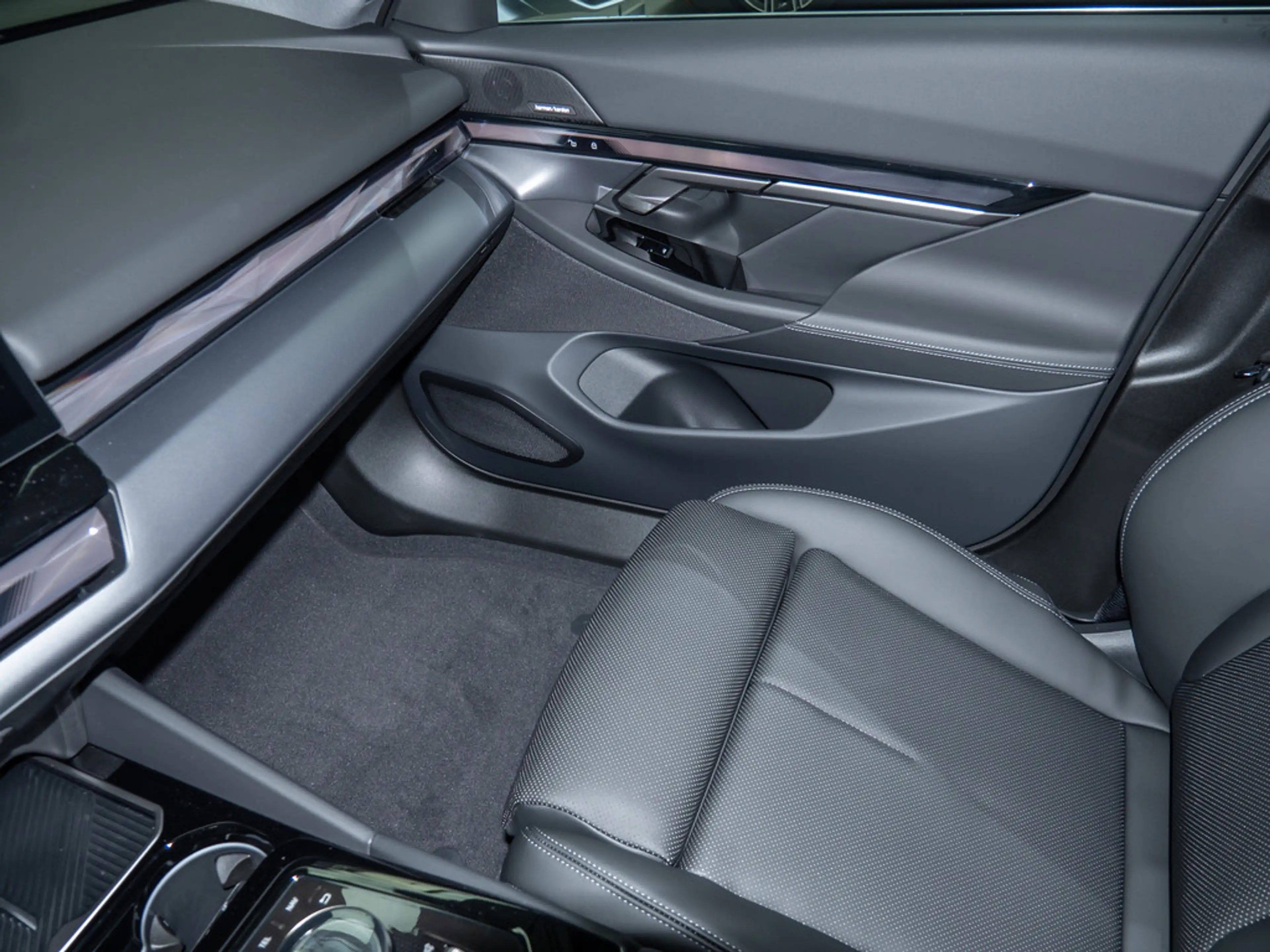 BMW i5 Touring 40e KAMERA H/K NAVI AHK HUD 360° — photo 14