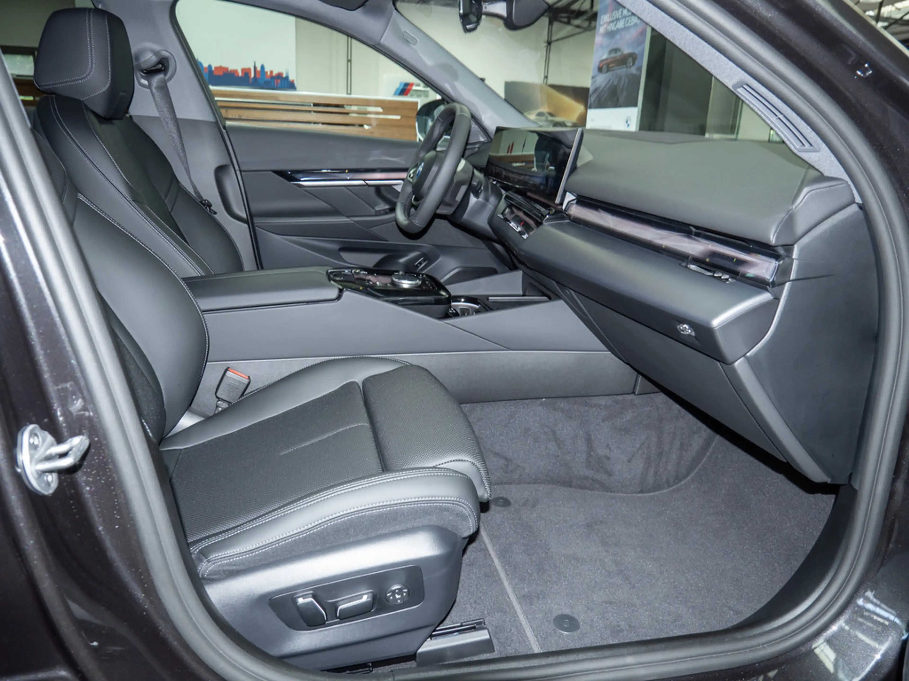 BMW i5 Touring 40e KAMERA H/K NAVI AHK HUD 360° — photo 7