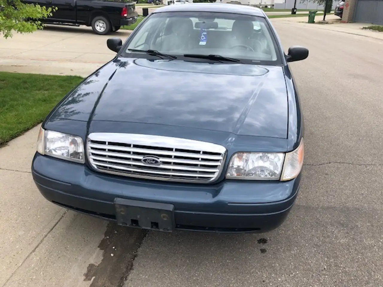 Ford Crown Victoria снимка Ford Crown Victoria