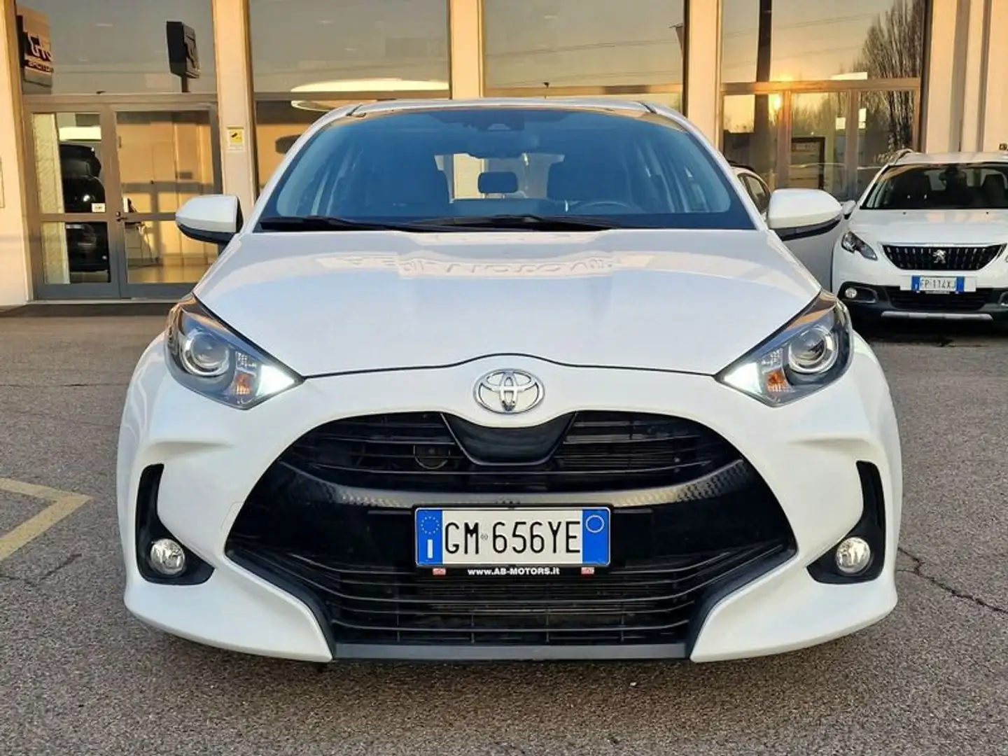 Toyota Yaris 1.0 5 porte Active Bianco - 2
