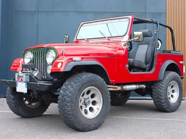 Jeep CJ-7 V8 Rouge