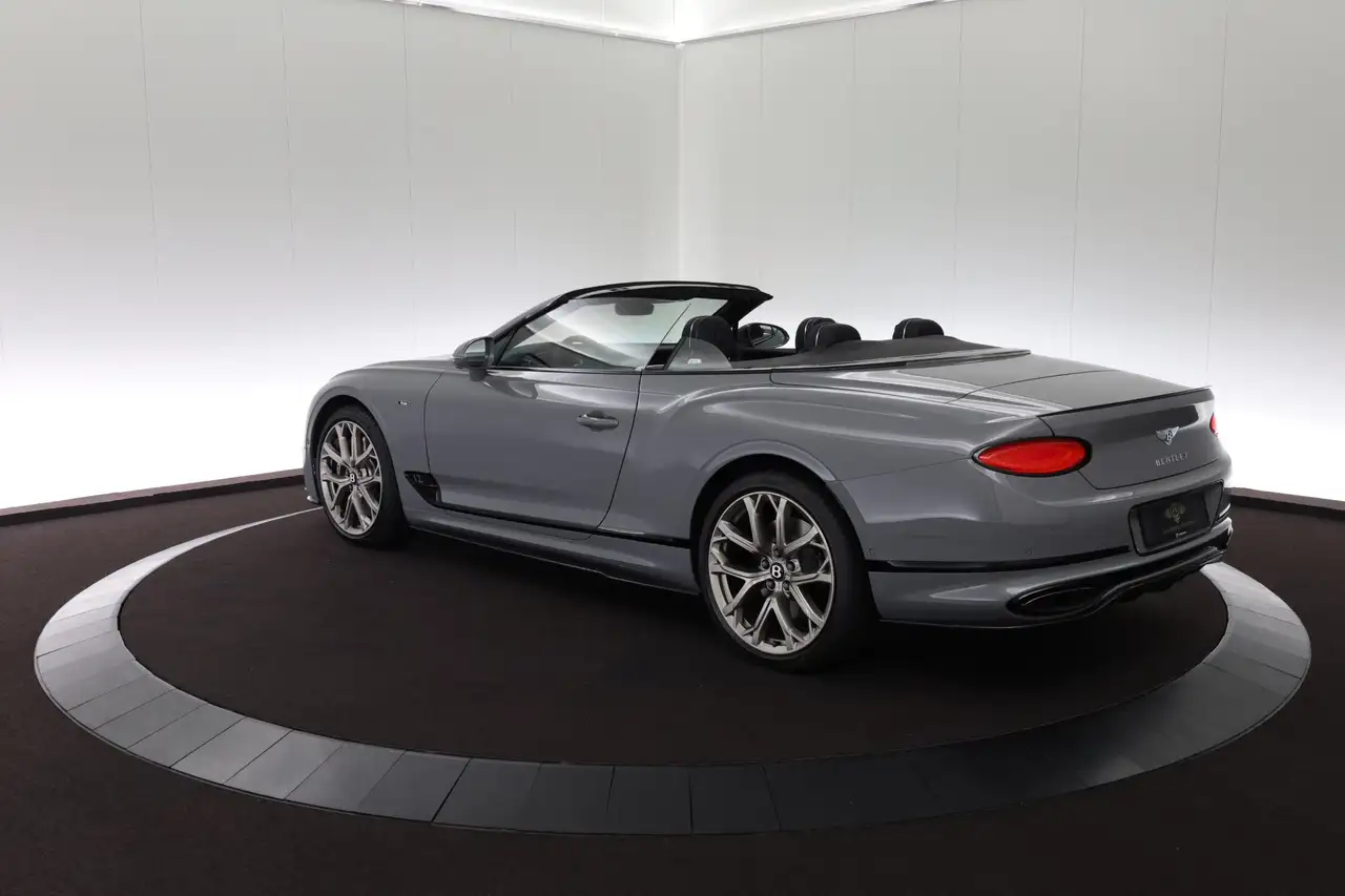 Bentley Continental GTC 2024 — фото 11