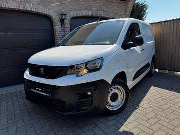 | 3 ZIT | NAVI | CARPLAY | A/C | CRUISE CONTROL | TREKHAAK