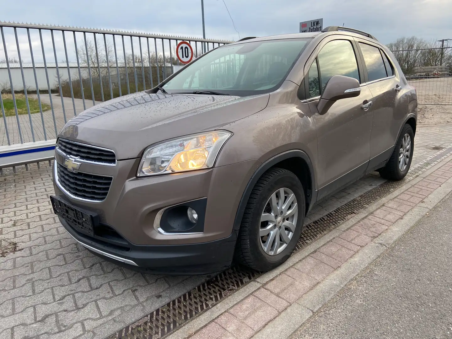 Chevrolet Trax LS+ Bronce - 2