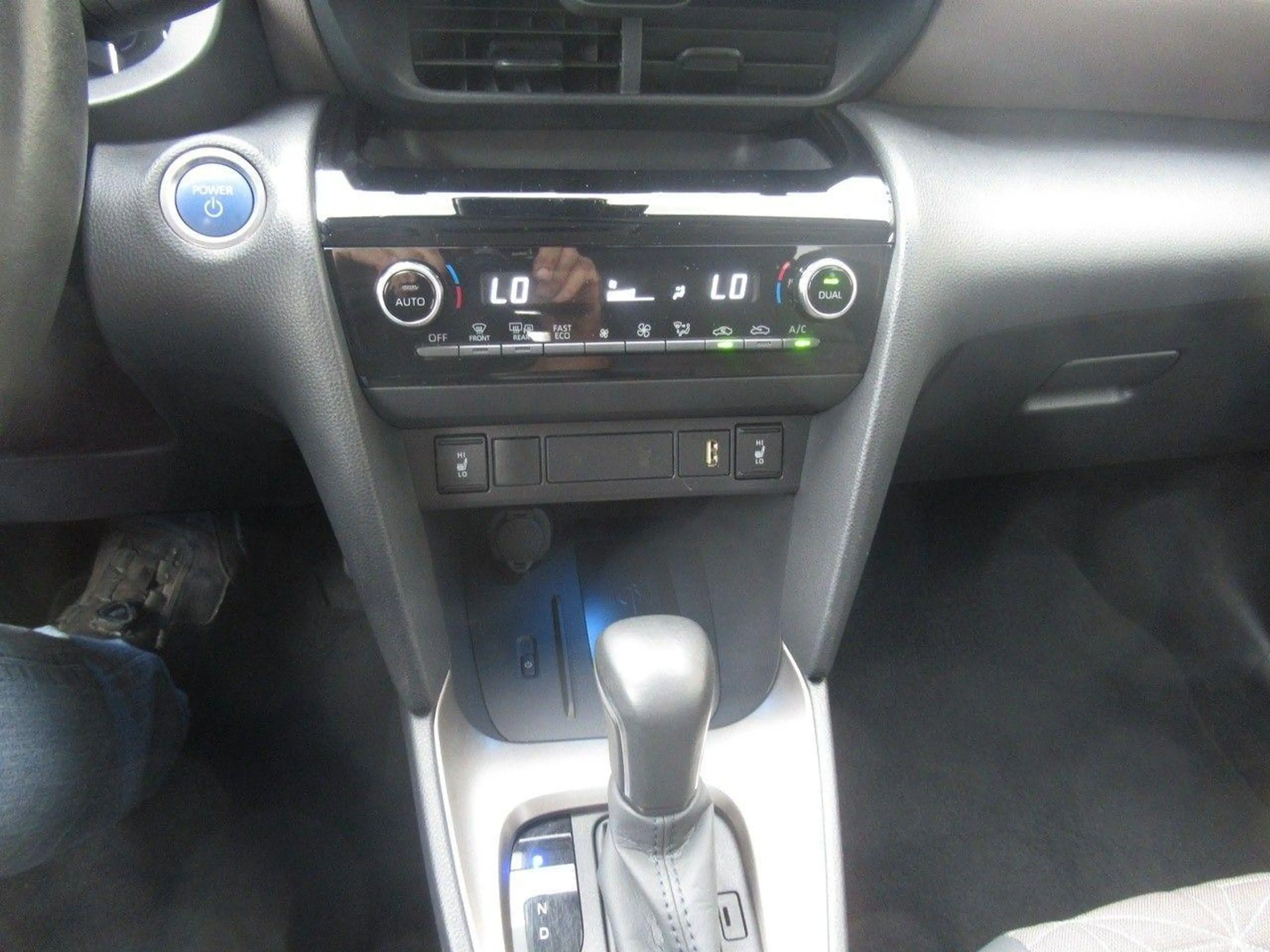 Toyota Yaris Cross Hybrid · Elegant · 116 PS · 360°-Kamera · Mat — photo 12