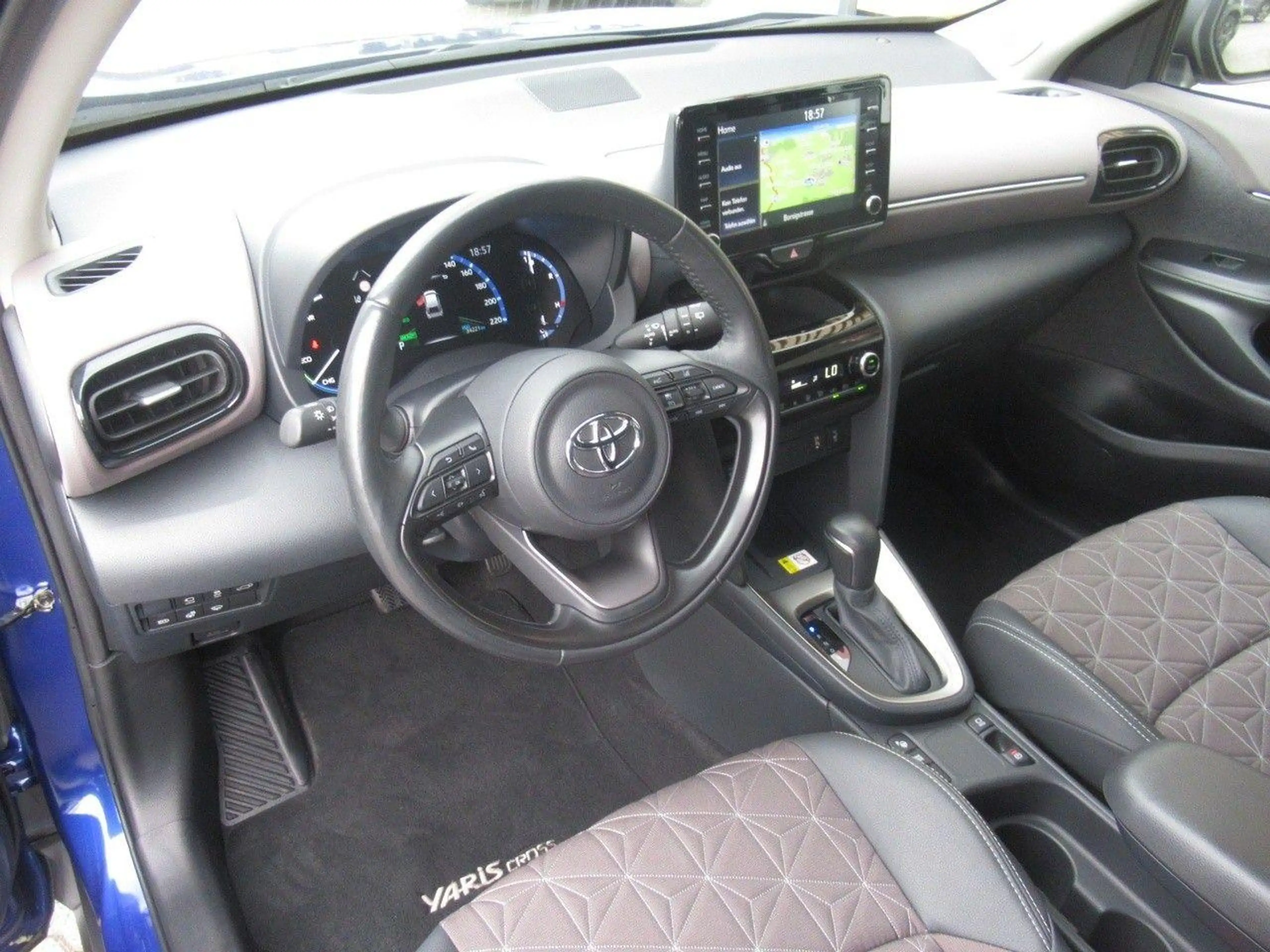 Toyota Yaris Cross Hybrid · Elegant · 116 PS · 360°-Kamera · Mat — photo 10