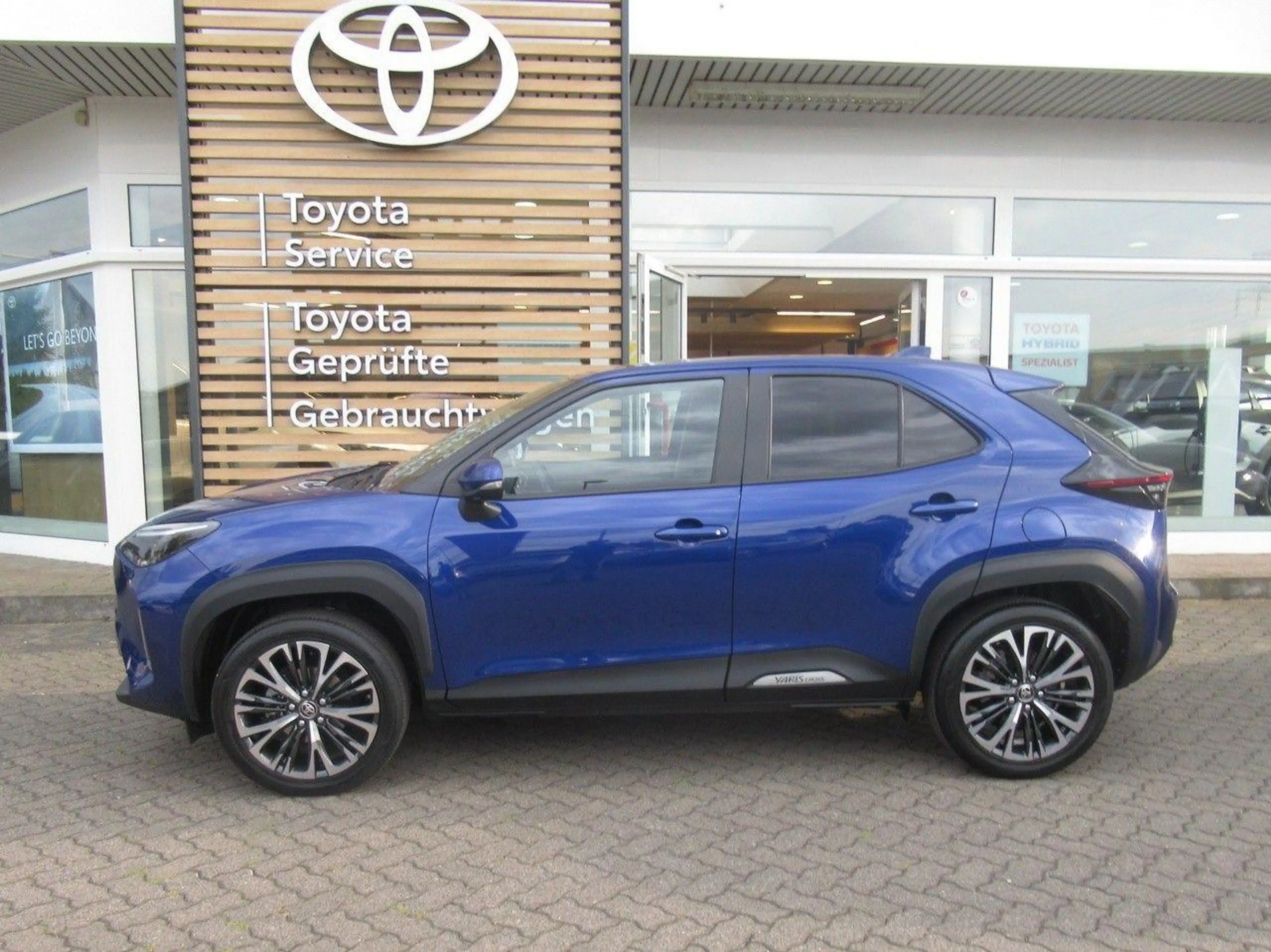 Toyota Yaris Cross Hybrid · Elegant · 116 PS · 360°-Kamera · Mat — photo 8