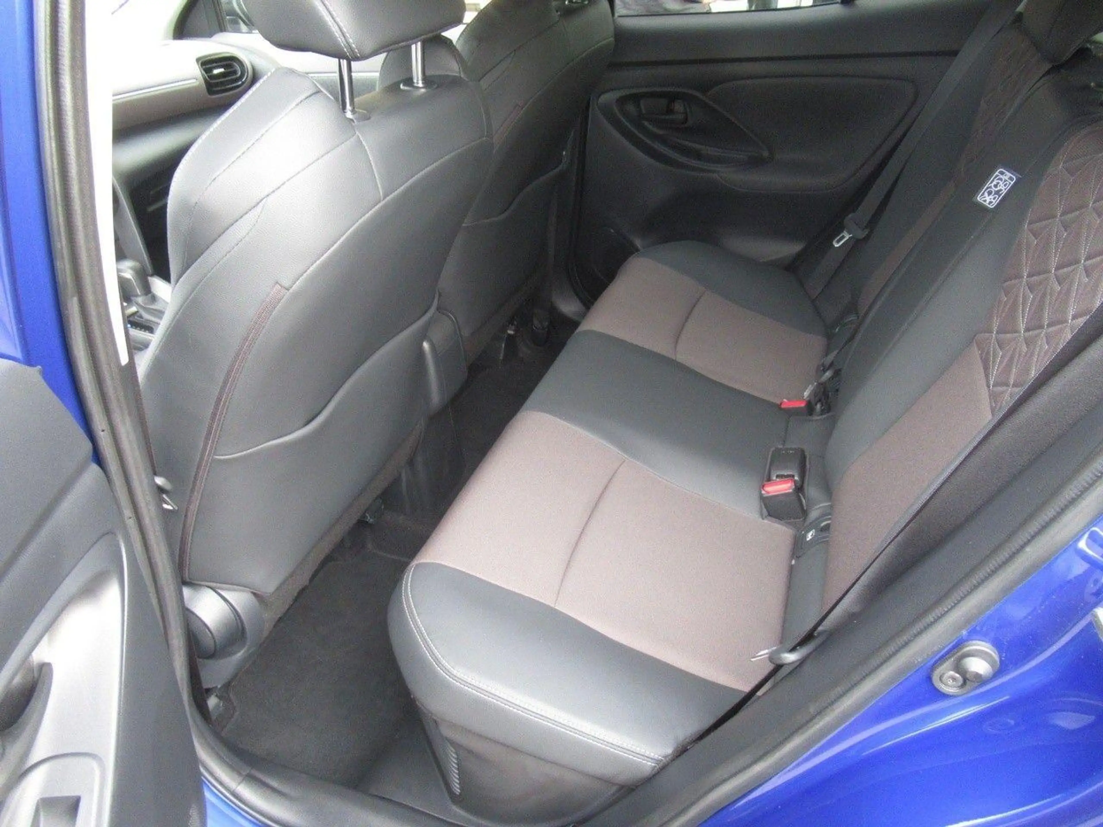 Toyota Yaris Cross Hybrid · Elegant · 116 PS · 360°-Kamera · Mat — photo 15