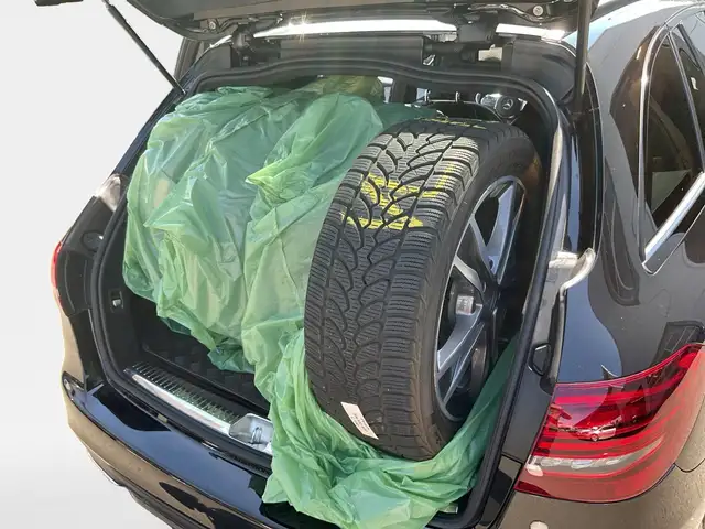 Mercedes-Benz C-Class view 11