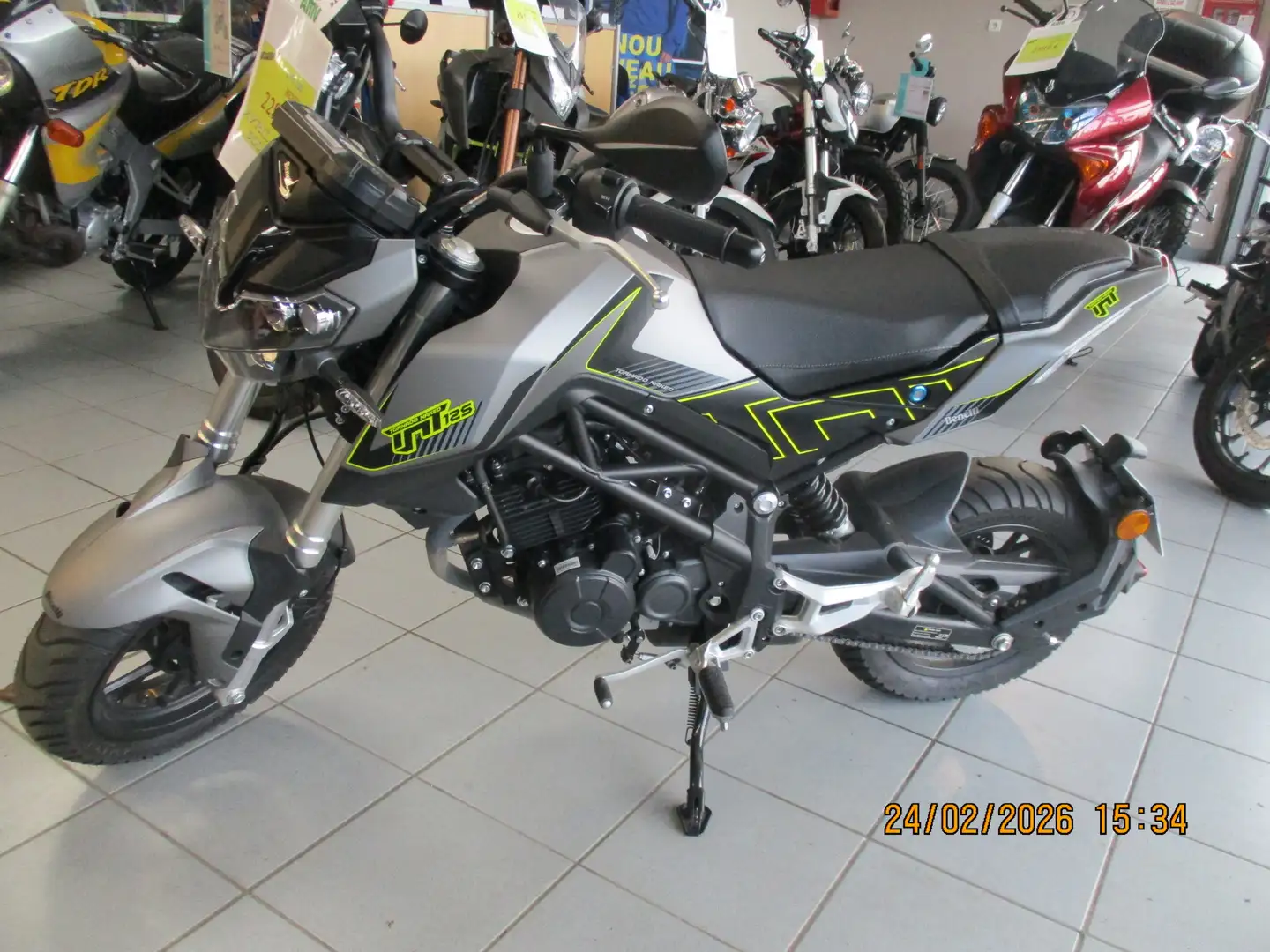 Benelli TNT 125 Gris - 2