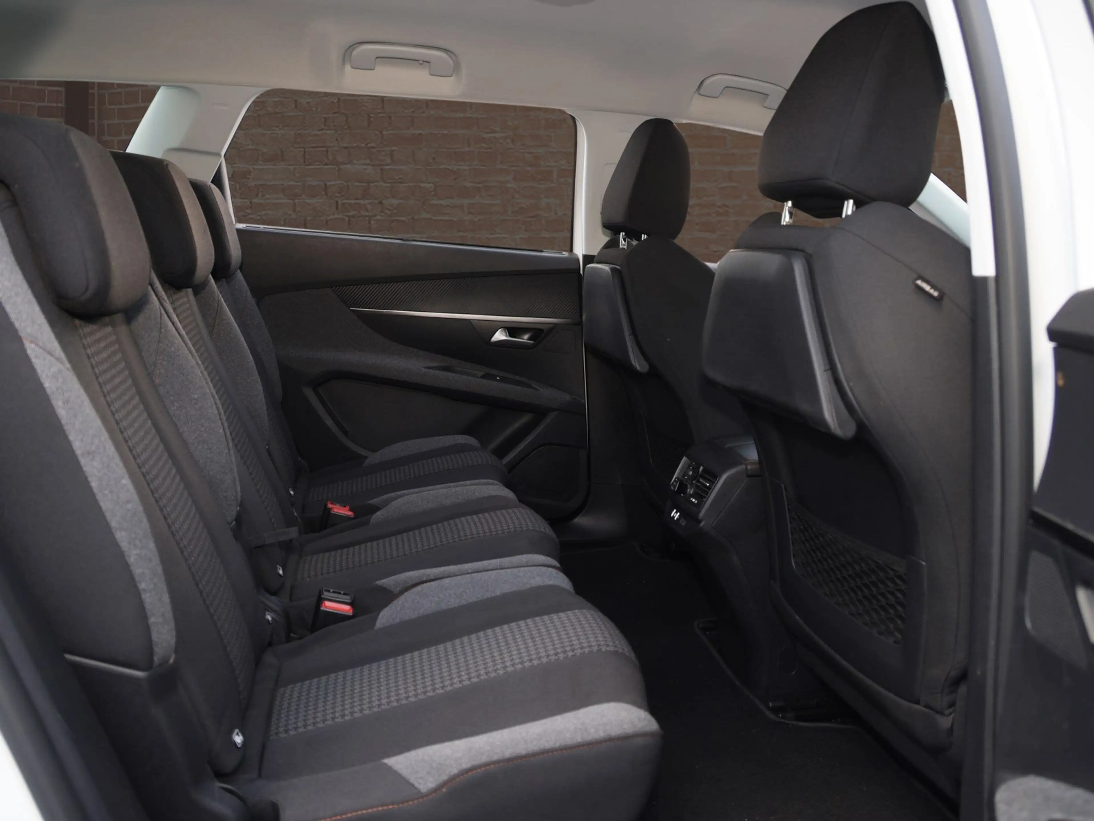 Peugeot 5008 Active — photo 7