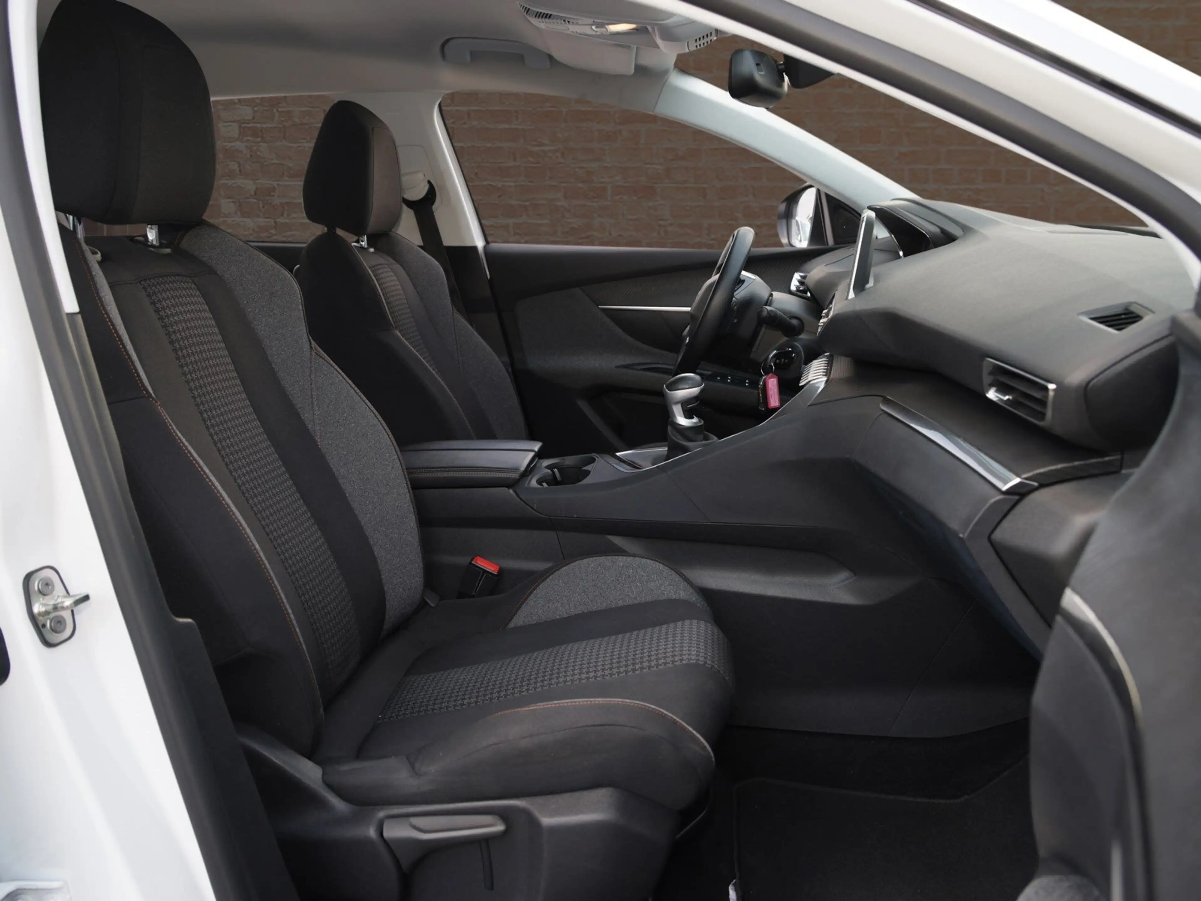 Peugeot 5008 Active — photo 6