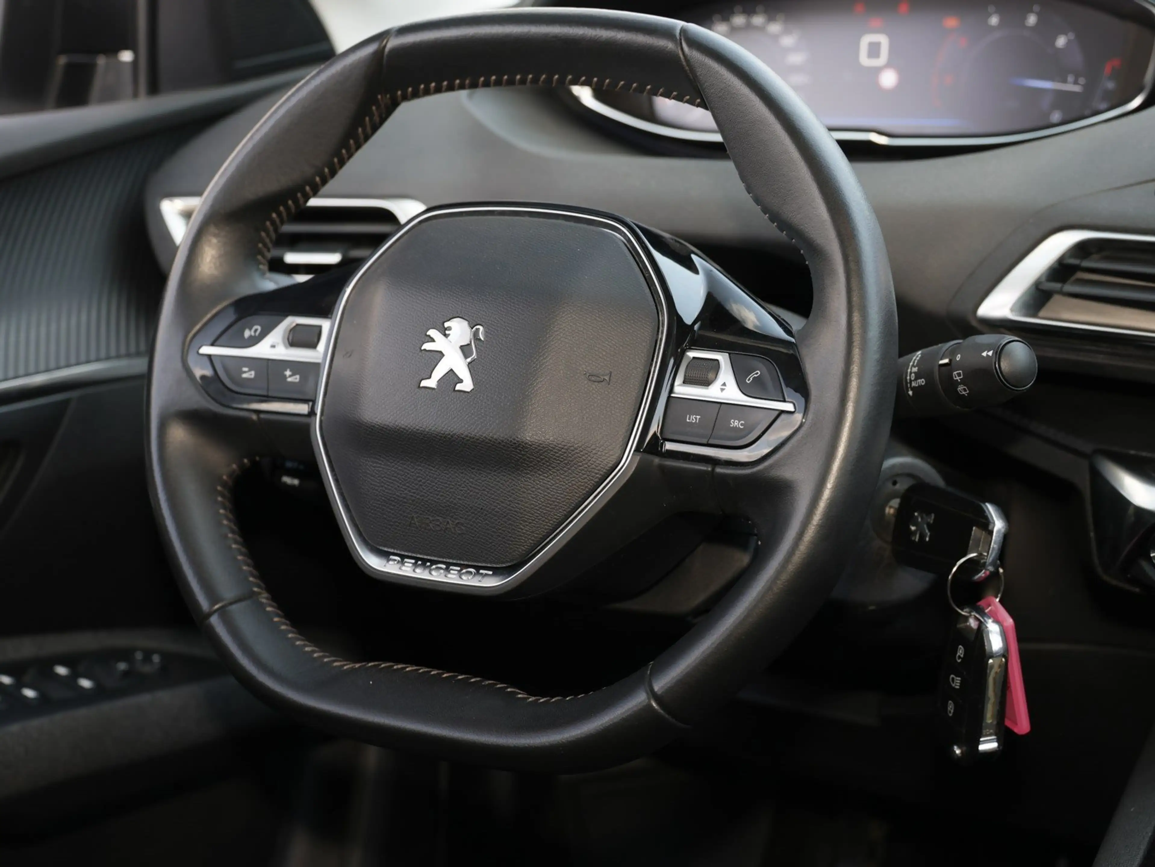 Peugeot 5008 Active — photo 9