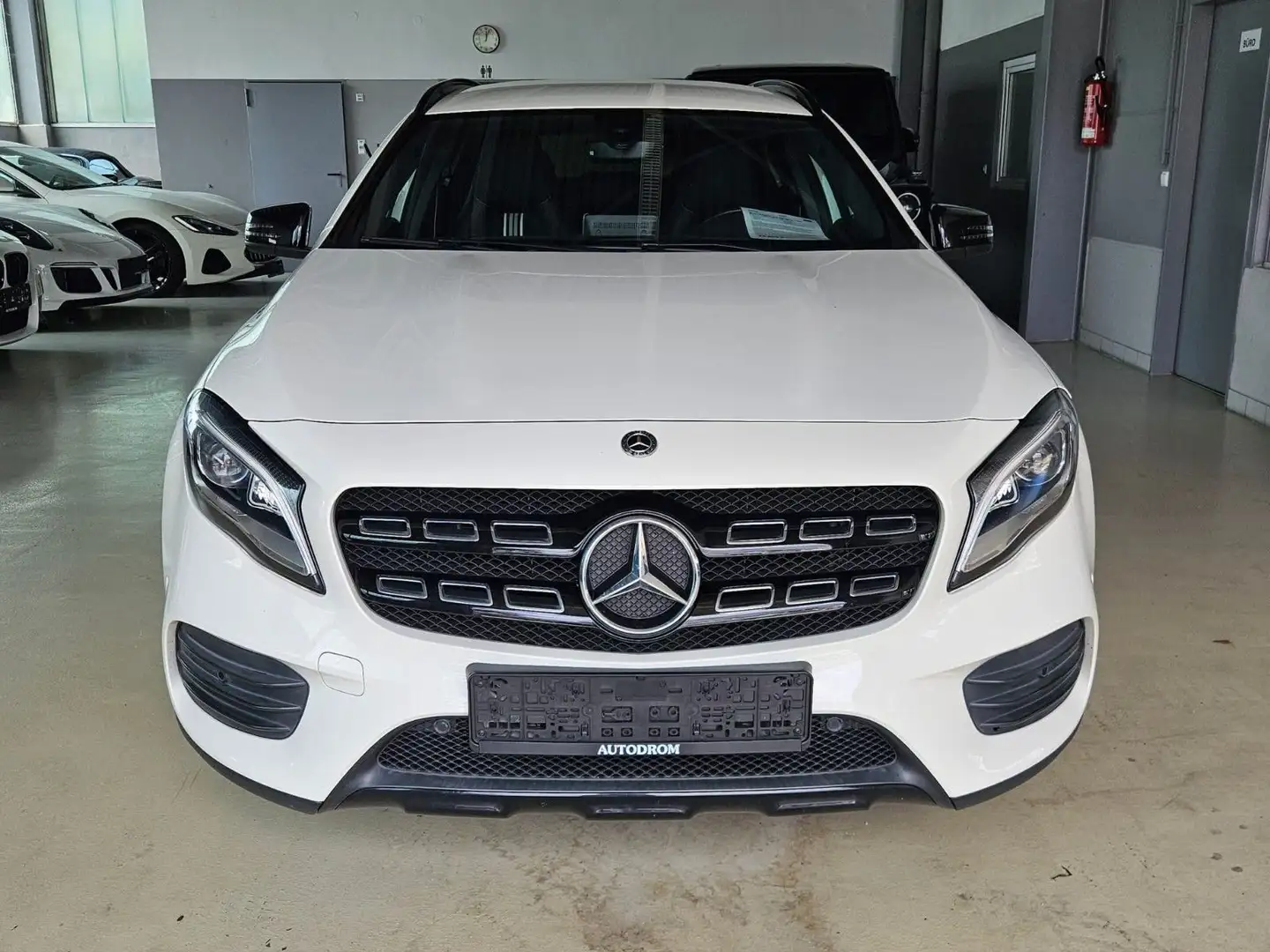 Mercedes-Benz GLA 220 4Matic Night Edition +AMG-Line+LED+NAVI White - 2