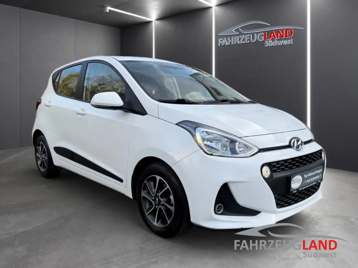 Hyundai i10 Style el.SHD Klima SHZ el. Fensterheber DAB Abbieg Weiß - 2