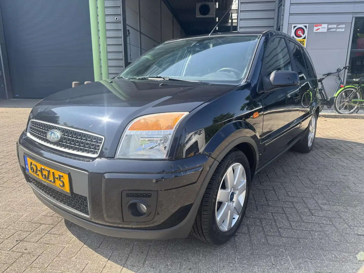 Ford Fusion 1.6-16V Futura | Automaat | Airco | Nieuwe APK Zwart - 1