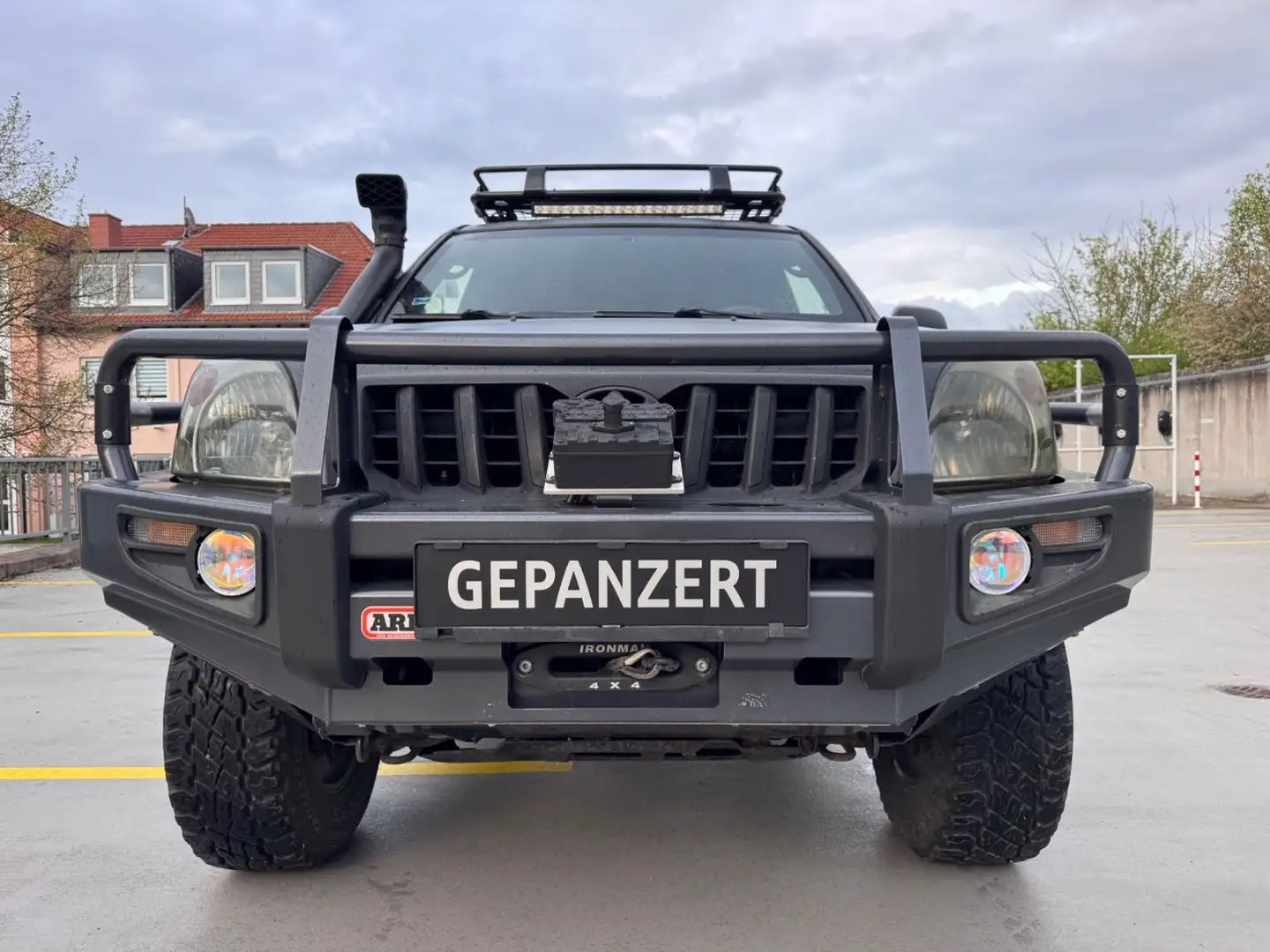 Toyota Land Cruiser 3.0 ARMORED GEPANZERT PANZER BLINDE Schwarz - 1