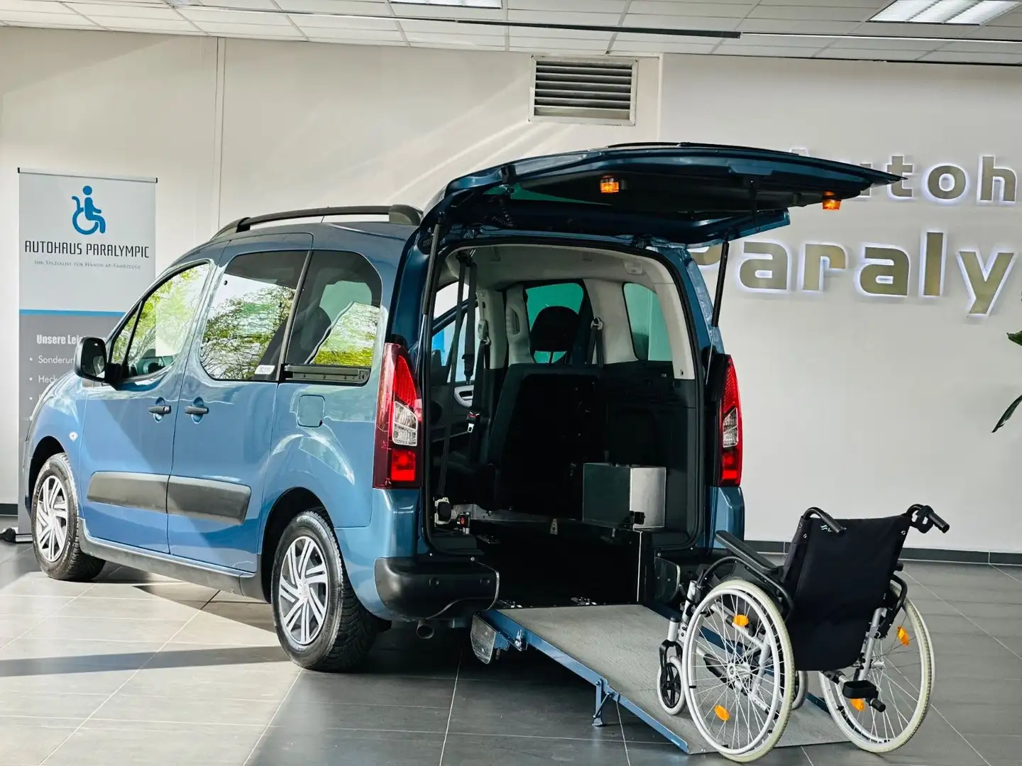 Citroen Berlingo Aut. Behindertengerecht-Rampe + Sitz Modrá - 1