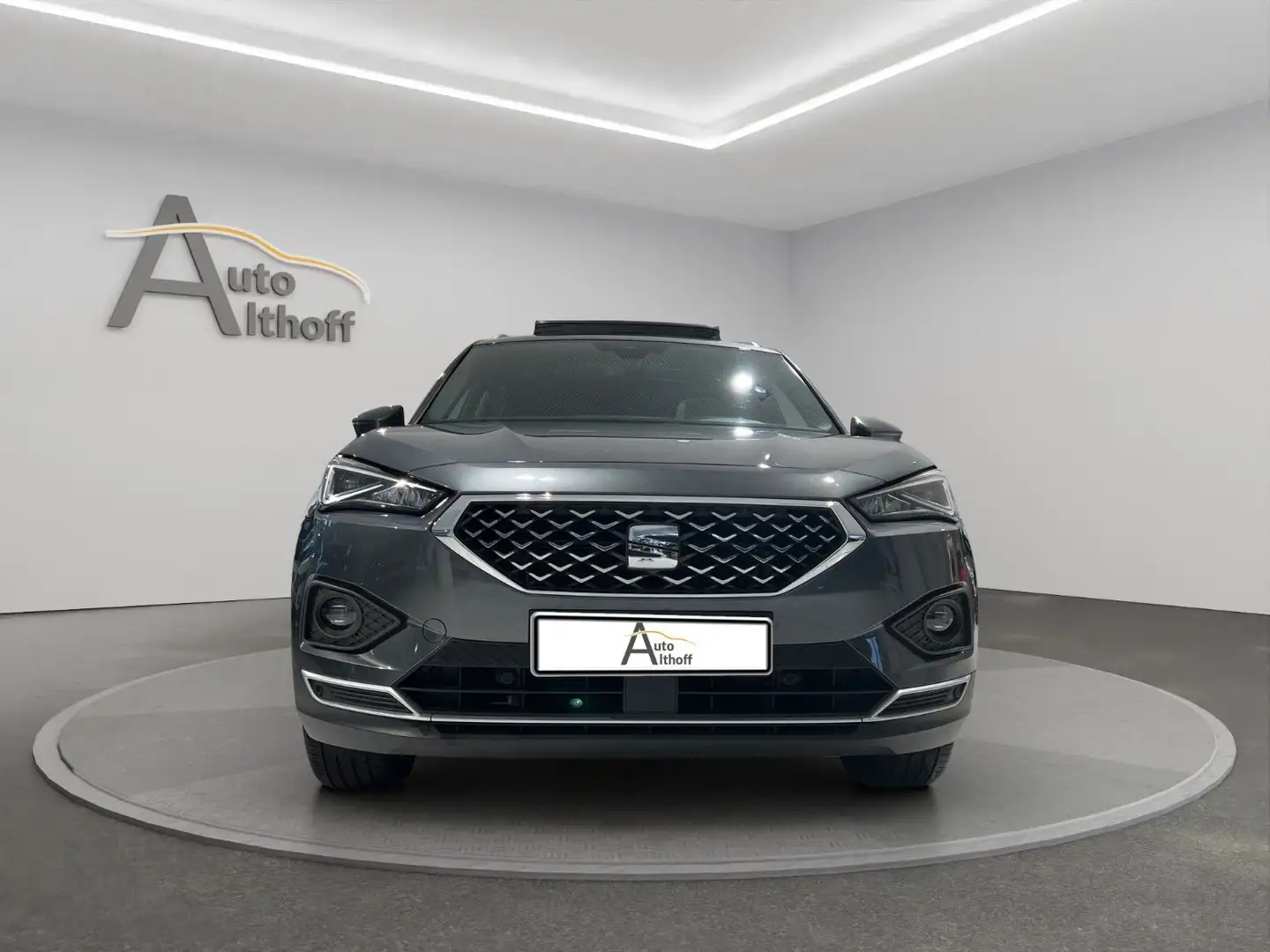 SEAT Tarraco 1.5TSI ACT 7SITZ AHK LED KAM PANO StdHzG Grau - 2