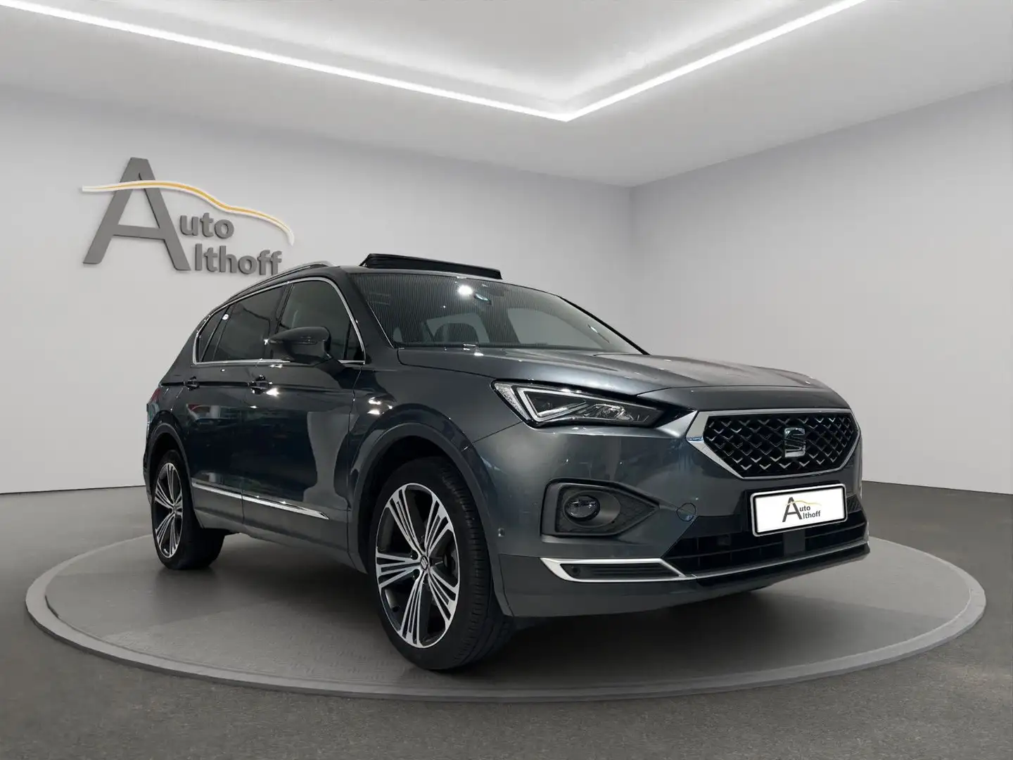 SEAT Tarraco 1.5TSI ACT 7SITZ AHK LED KAM PANO StdHzG Grau - 1