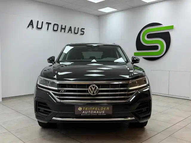 Volkswagen Touareg view 2