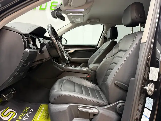 Volkswagen Touareg view 11