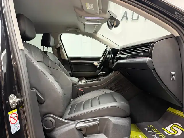 Volkswagen Touareg view 12