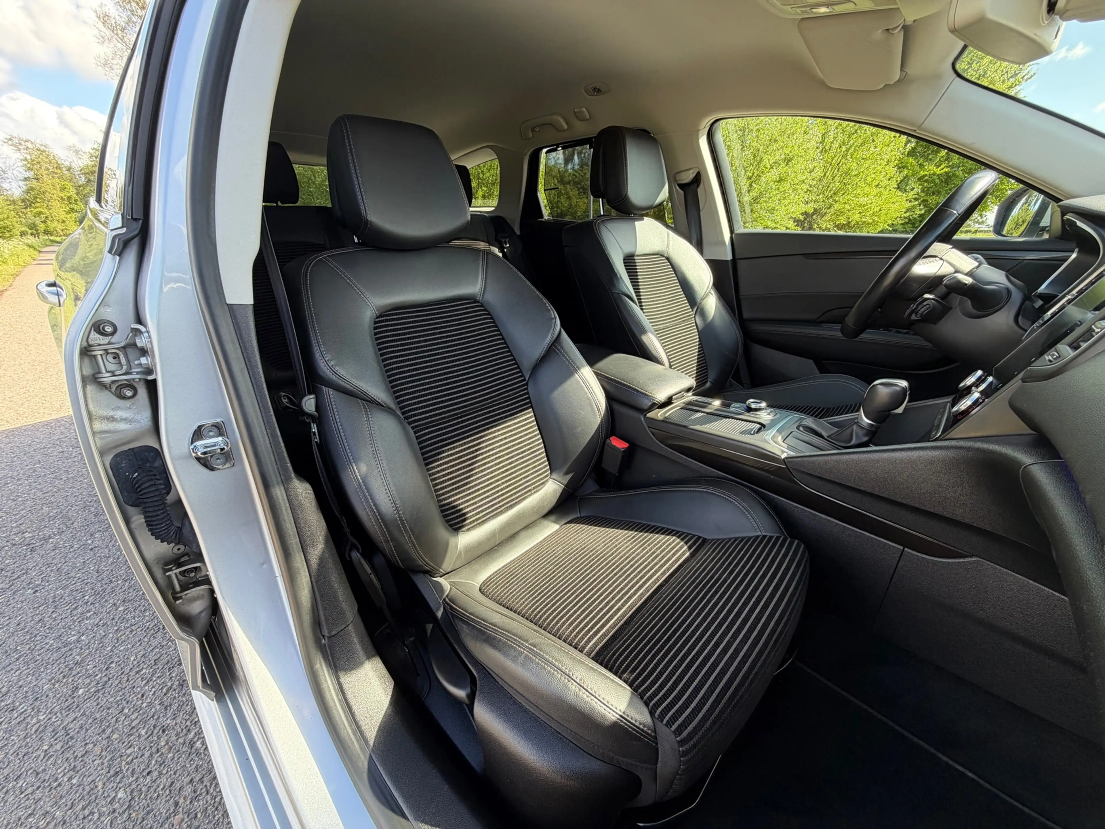 Renault Talisman Estate 1.6 TCe Intens / Automaat / Navigatie / Hal — photo 2