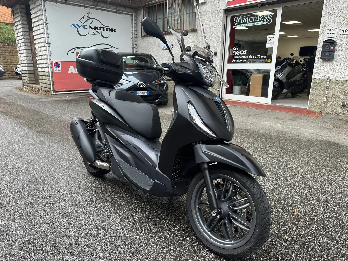 Piaggio Beverly 300 300S 10/22 KM.6516 UNIPRO. Nero - 1