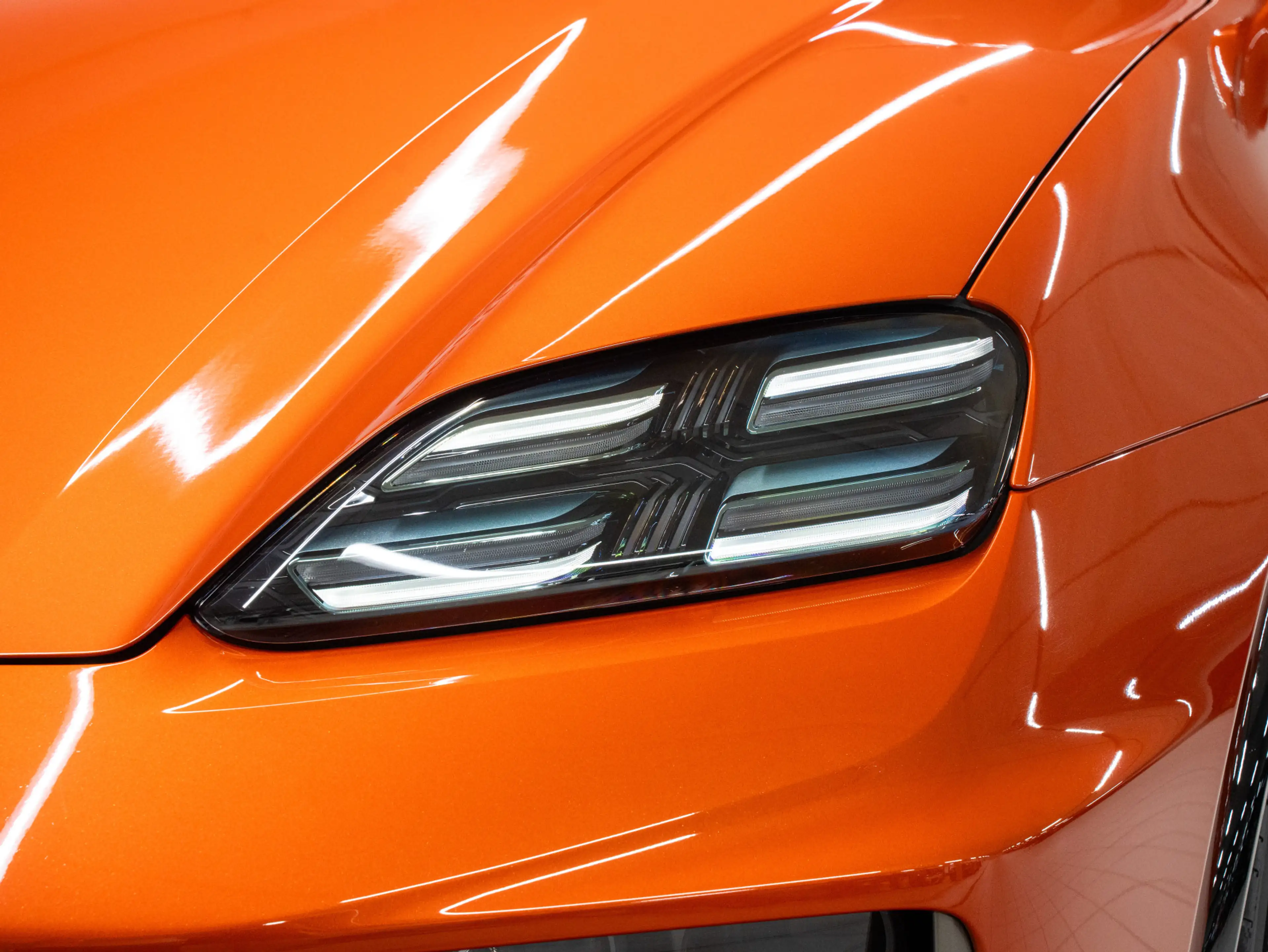 Porsche Macan Turbo — photo 13