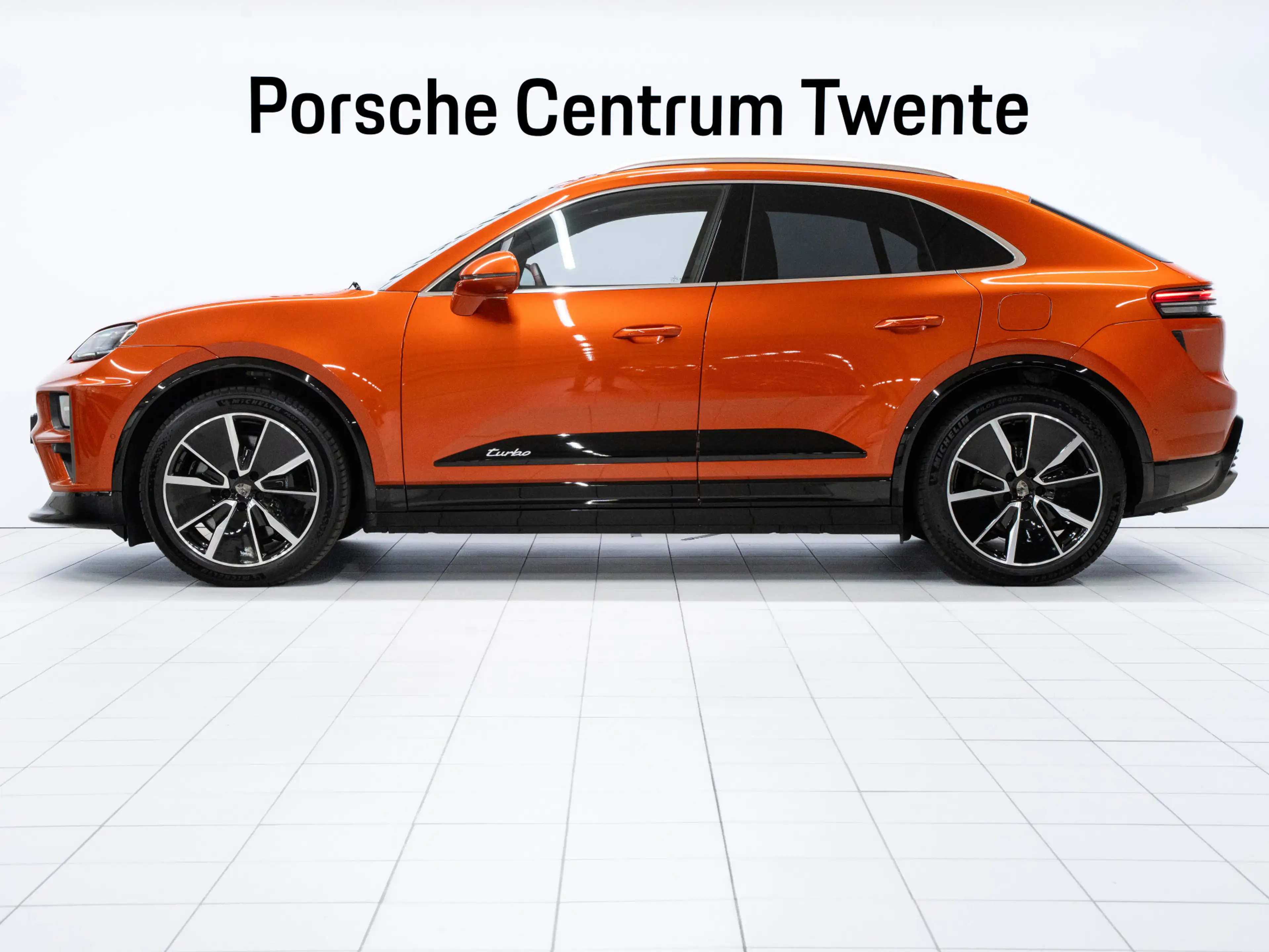 Porsche Macan Turbo — photo 6